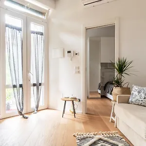 https://la-casa-sullalbero-navigli.it-lombardy.com